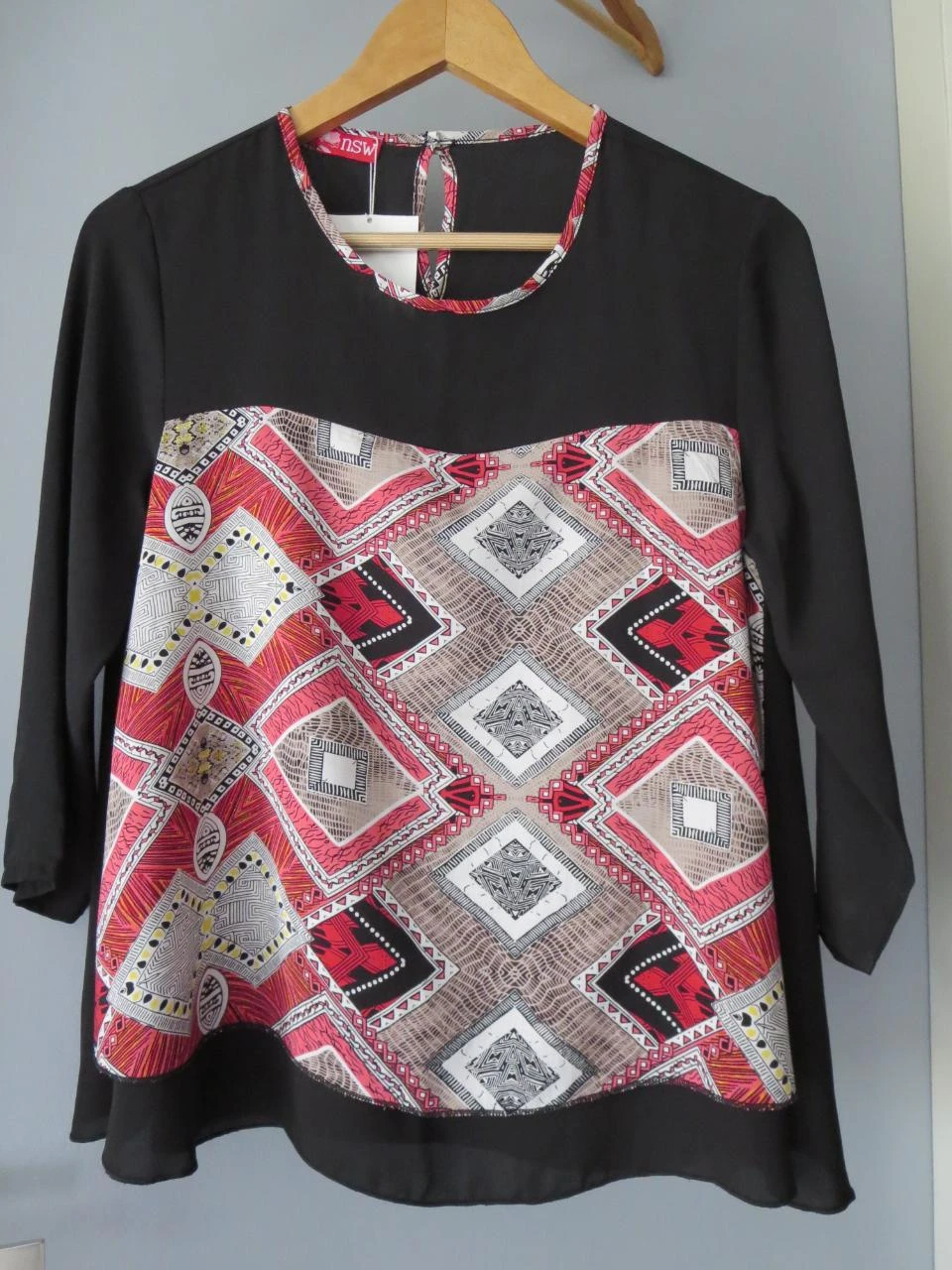 Blouse chic noire et motifs géométriques - Neuf avec étiquette T40